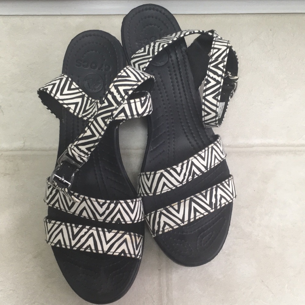 Croc geometric patterned strappy wedges
